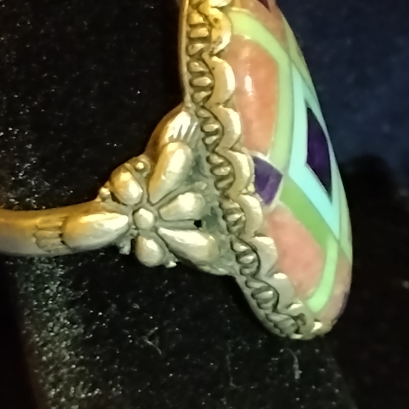 Beautiful Ring - Picture 2 of 4